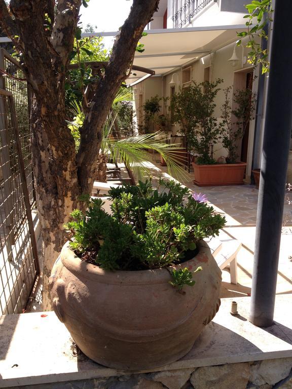 Bed and Breakfast Il Giardino Dei Limoni Ачи Костелло Экстерьер фото